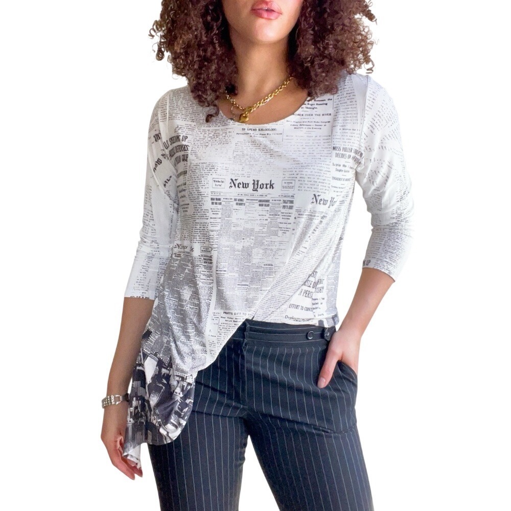 Vintage 90s Y2K NYC Landscape News Paper Print Long Sleeve Loose Fit Tee-Shirt